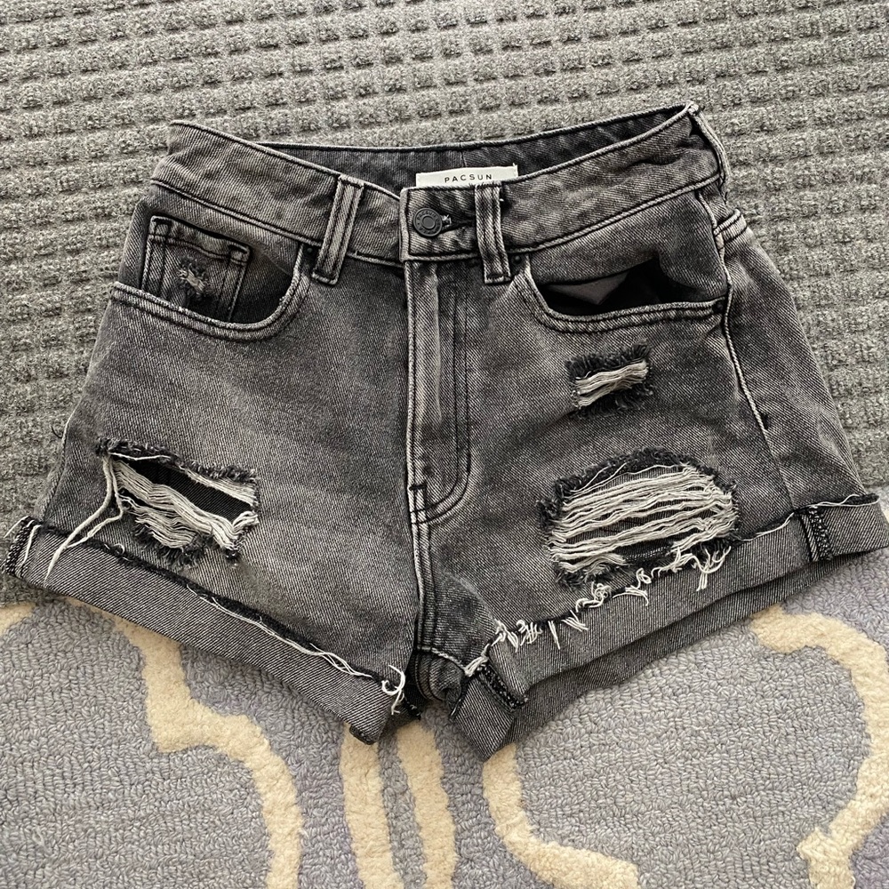 PACSUN GREY RIPPED SHORTS